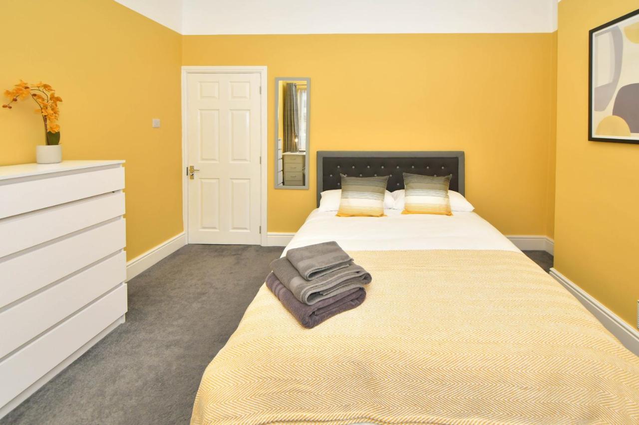 Stoke-on-Trent Find A Spacious And Stylish Escape In The City Centre At Sturgess House, Perfect For Longer Stays! מראה חיצוני תמונה
