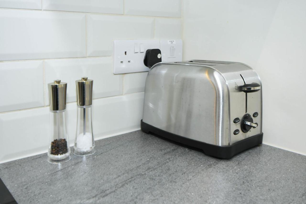 Stoke-on-Trent Find A Spacious And Stylish Escape In The City Centre At Sturgess House, Perfect For Longer Stays! מראה חיצוני תמונה