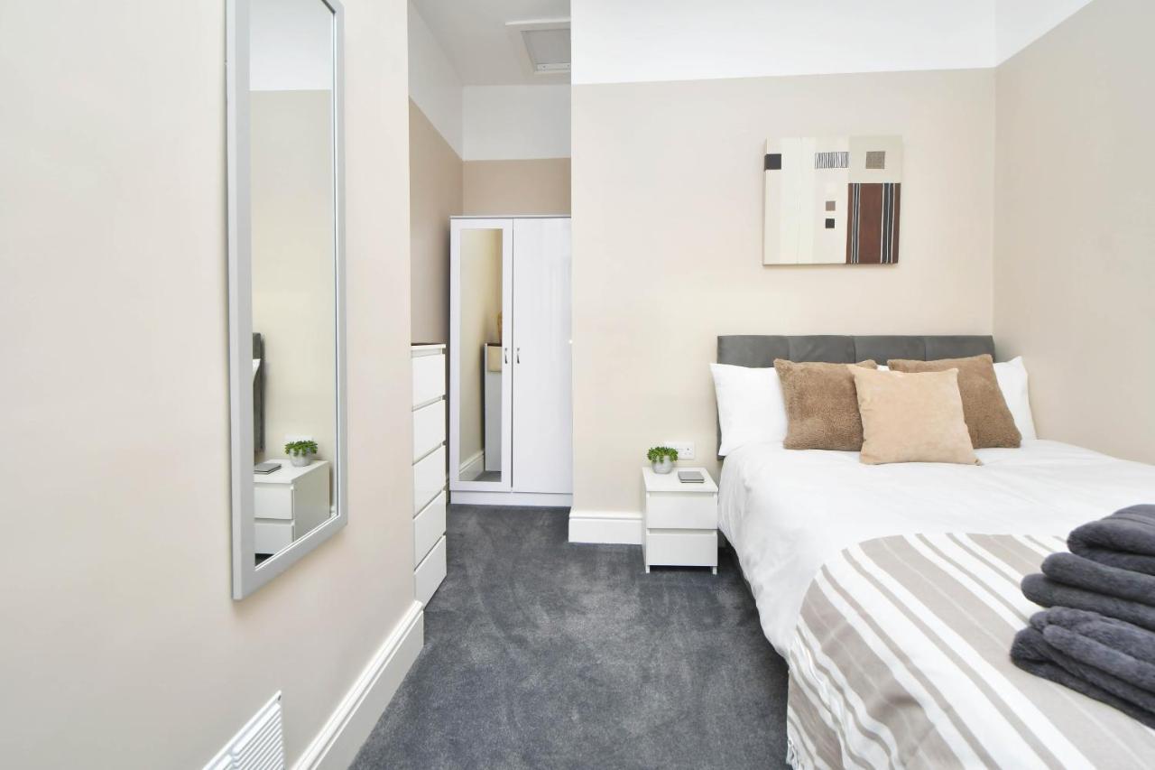 Stoke-on-Trent Find A Spacious And Stylish Escape In The City Centre At Sturgess House, Perfect For Longer Stays! מראה חיצוני תמונה