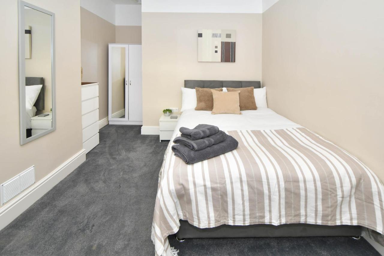 Stoke-on-Trent Find A Spacious And Stylish Escape In The City Centre At Sturgess House, Perfect For Longer Stays! מראה חיצוני תמונה