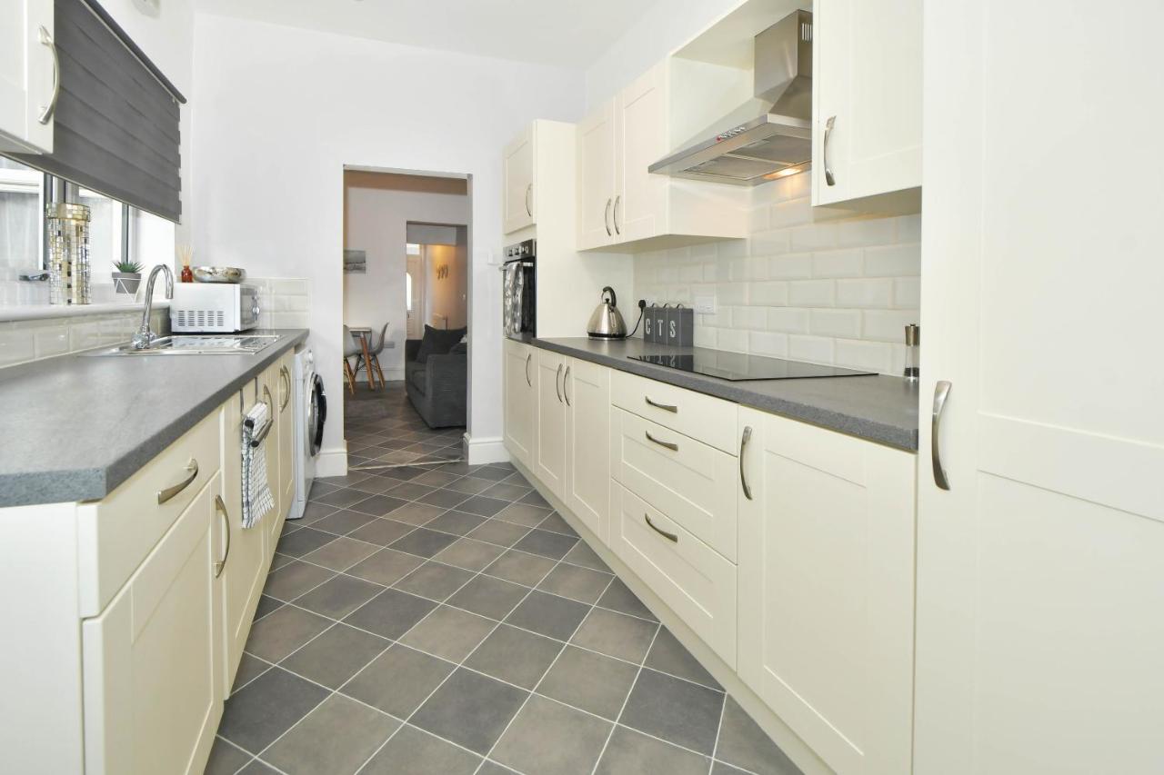 Stoke-on-Trent Find A Spacious And Stylish Escape In The City Centre At Sturgess House, Perfect For Longer Stays! מראה חיצוני תמונה