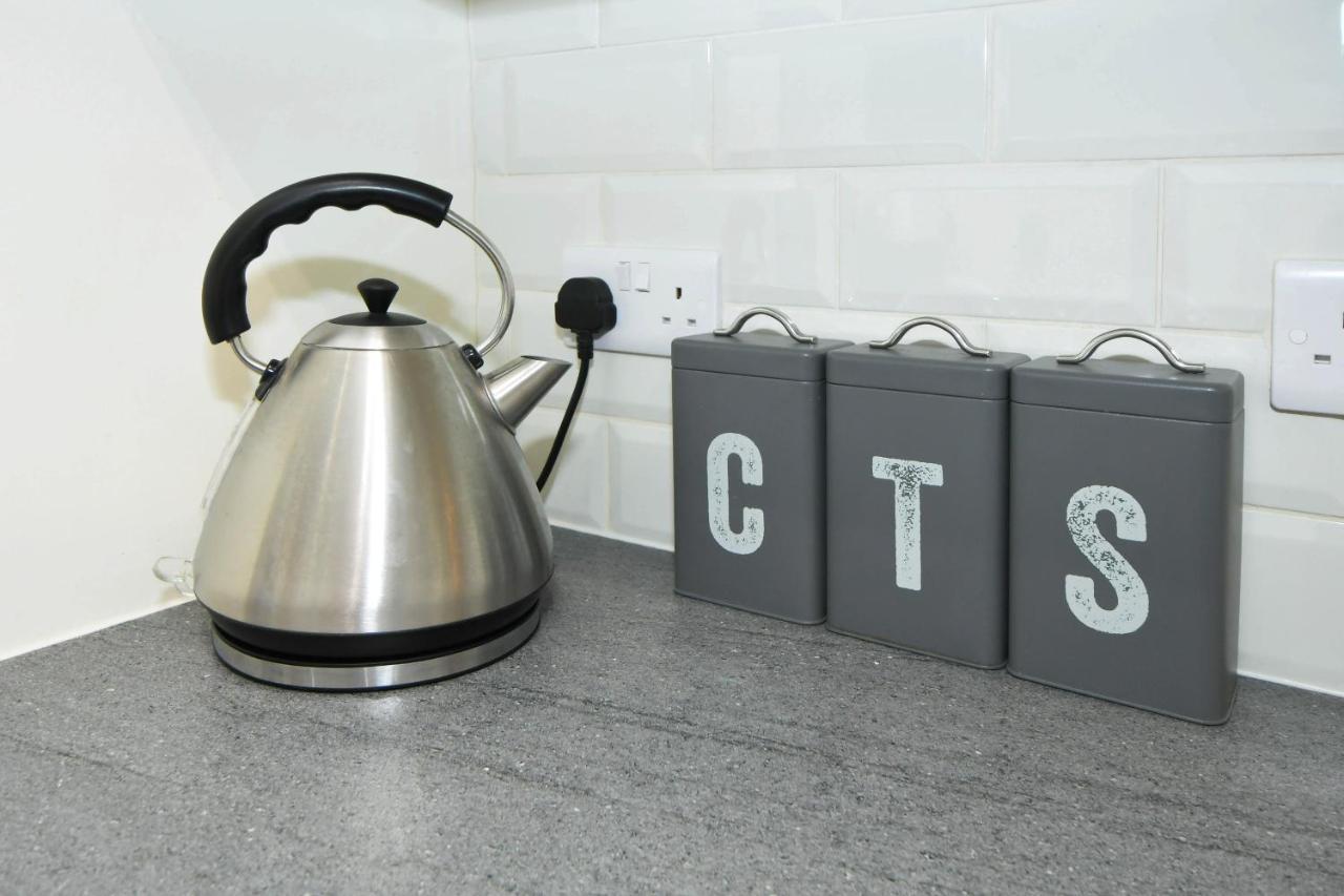 Stoke-on-Trent Find A Spacious And Stylish Escape In The City Centre At Sturgess House, Perfect For Longer Stays! מראה חיצוני תמונה
