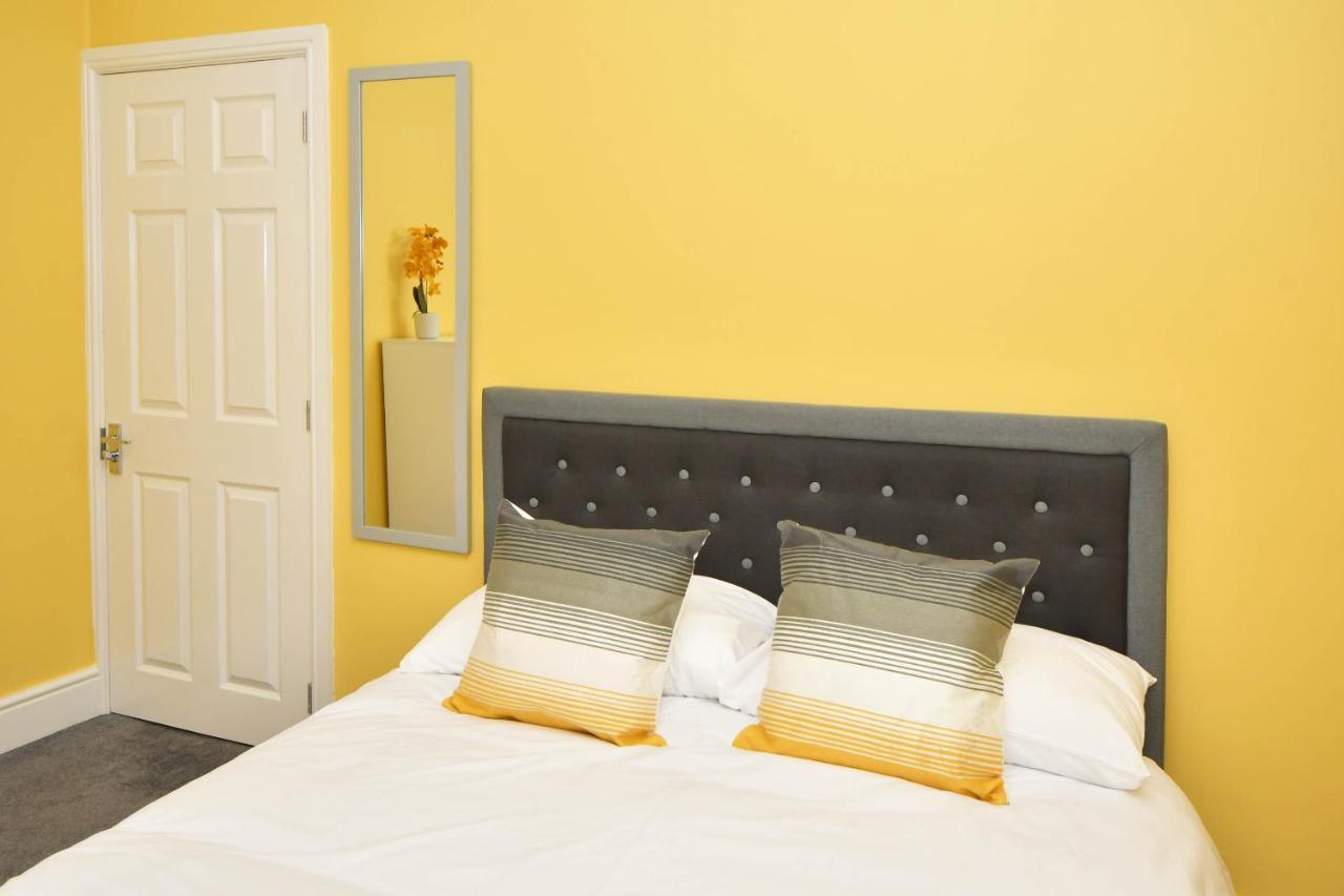 Stoke-on-Trent Find A Spacious And Stylish Escape In The City Centre At Sturgess House, Perfect For Longer Stays! מראה חיצוני תמונה