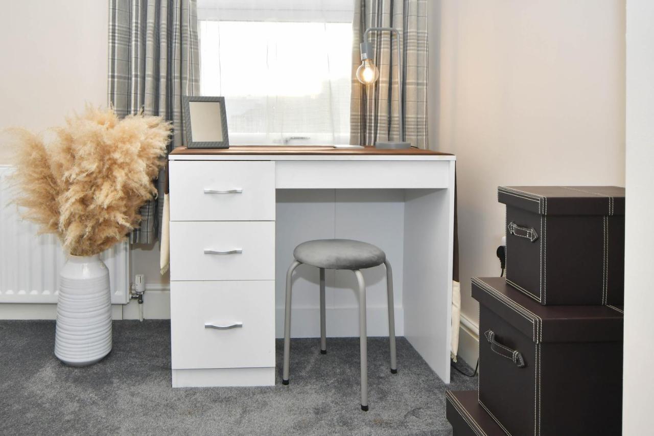 Stoke-on-Trent Find A Spacious And Stylish Escape In The City Centre At Sturgess House, Perfect For Longer Stays! מראה חיצוני תמונה