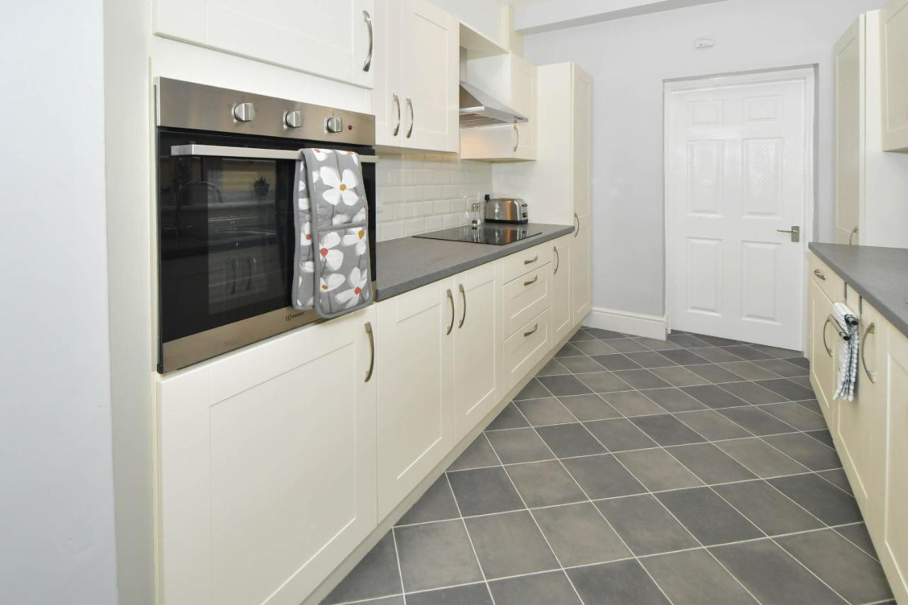Stoke-on-Trent Find A Spacious And Stylish Escape In The City Centre At Sturgess House, Perfect For Longer Stays! מראה חיצוני תמונה