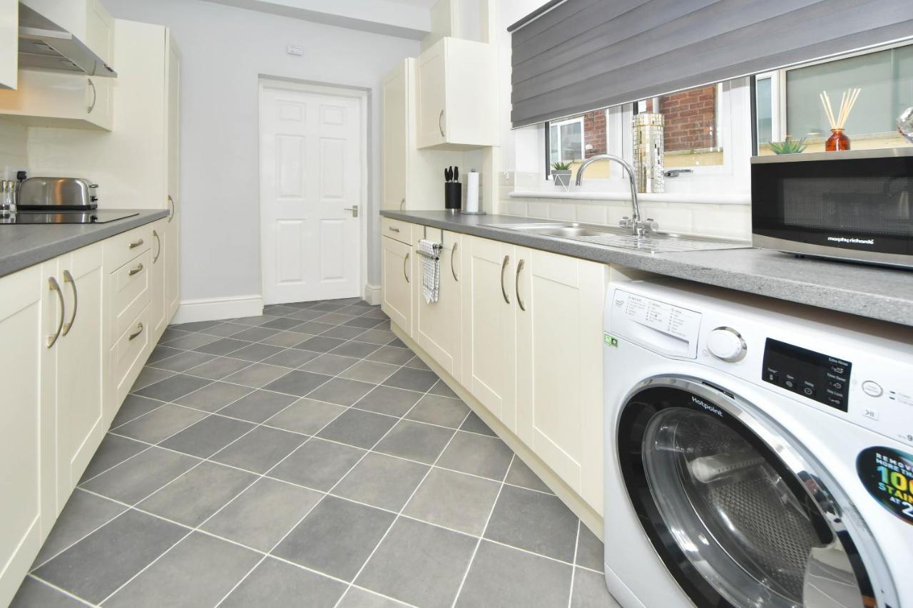Stoke-on-Trent Find A Spacious And Stylish Escape In The City Centre At Sturgess House, Perfect For Longer Stays! מראה חיצוני תמונה