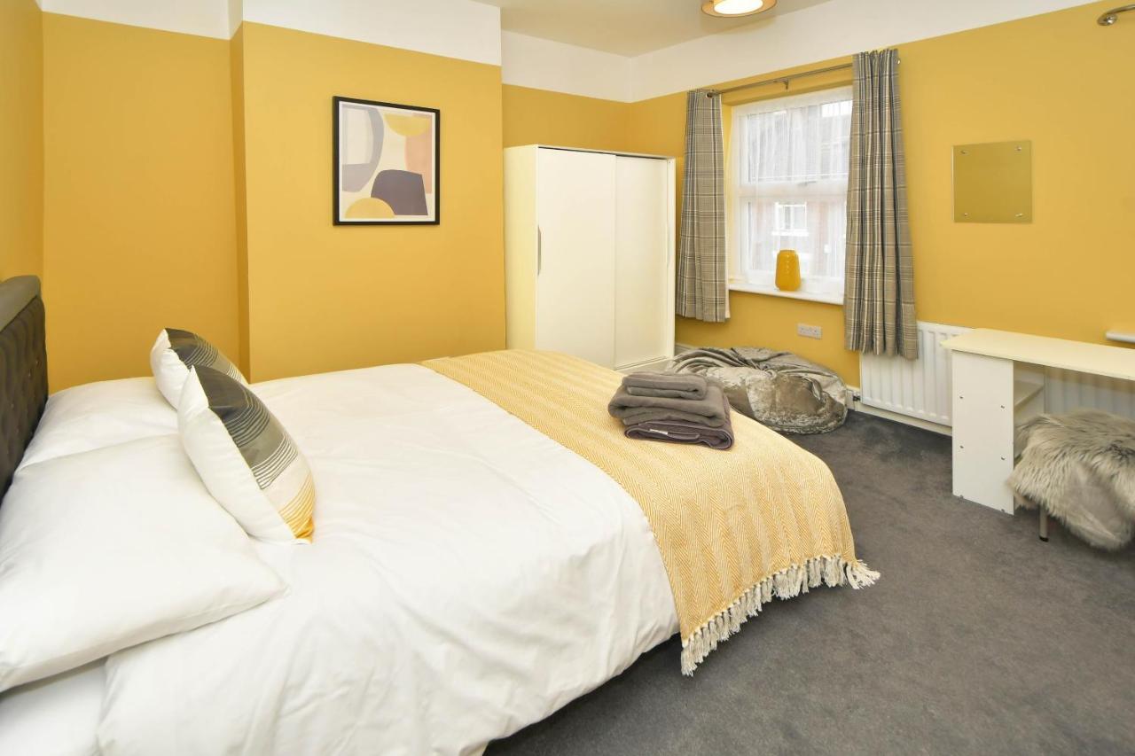 Stoke-on-Trent Find A Spacious And Stylish Escape In The City Centre At Sturgess House, Perfect For Longer Stays! מראה חיצוני תמונה